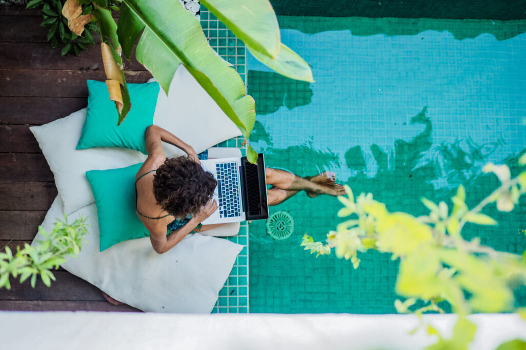 עבודה בחופשה (צילום אילוסטרציה: Shutterstock)
