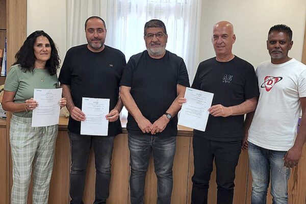 חתימת הסכם קיבוצי לעובדי פאדאגיס ישראל פרמצבטיקה בע״מ (צילום: דוברות ההסתדרות)