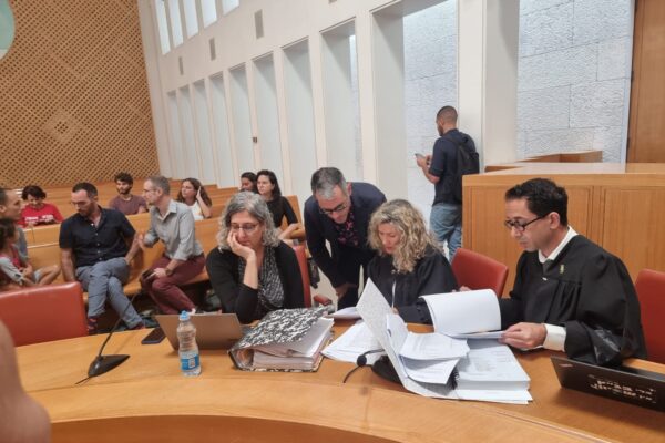הצוות המשפטי בעתירה להשוואת זכויות אימוץ לזוגות להט&quot;ב (צילום: המרכז הרפורמי לדת ומדינה)