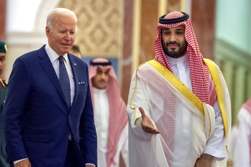 יורש העצר הסעודי מוחמד בן סלמאן ונשיא ארה"ב ג'ו ביידן (צילום ארכיון: Bandar Aljaloud/Saudi Royal Palace via AP, File)