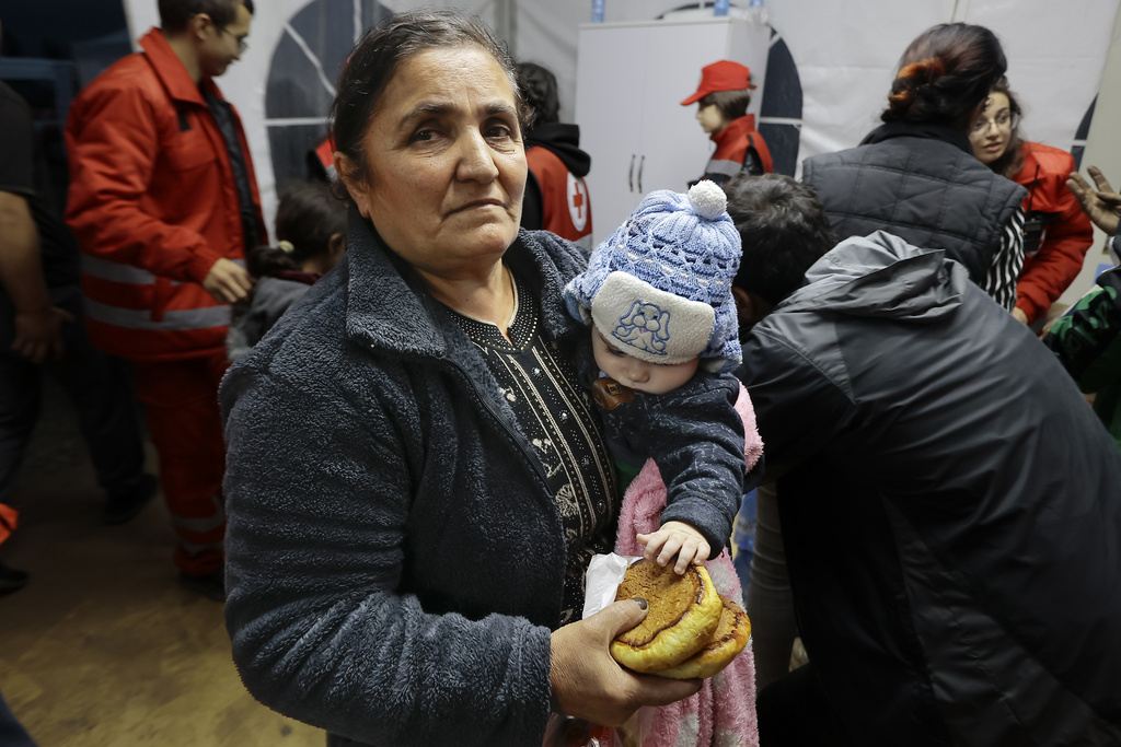 פליטים מנגורנו-קרבאך בארמניה (צילום: AP Photo/Vasily Krestyaninov)
