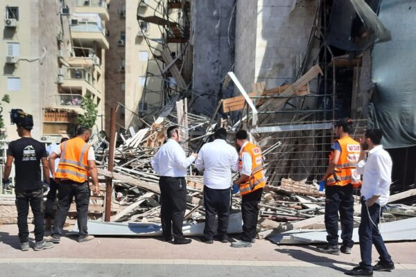 תאונת העבודה באשדוד, בה נהרג עובד בן 25 (צילום: איחוד הצלה)