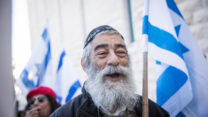 הזמר אריאל זילבר בעצרת תמיכה בראש הממשלה בנימין נתניהו (צילום: יונתן זינדל/ פלאש90)