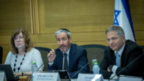 יו״ר ועדת החינוך, התרבות והספורט יוסף טייב (ש״ס) ושר החינוך יואב קיש (צילום: יונתן זינדל/ פלאש90)