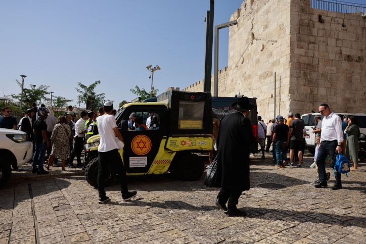 זירת פיגוע הדקירה בשער יפו מחוץ לעיר העתיקה בירושלים (צילום: חיים גולדברג/פלאש90)