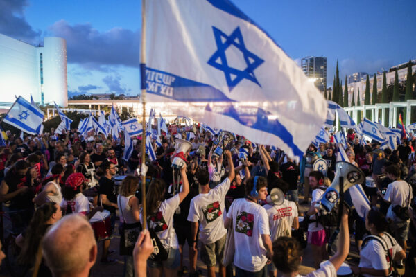 מחאה נגד הרפורמה במערכת המשפט, בתל אביב (צילום: אבשלום ששוני/פלאש90)