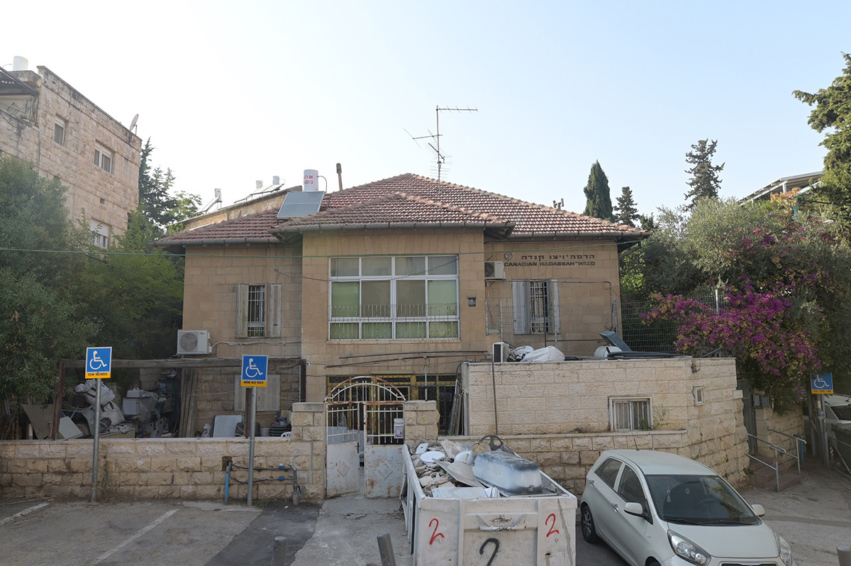 البيت الذي سكن السكاكيني في القدس. &quot; حبذا لو يتخذوا مذهبه التربوي ويطبقوه، ويهتموا به، ويعطوه أهميته&quot; (تصوير: أور جويتا)