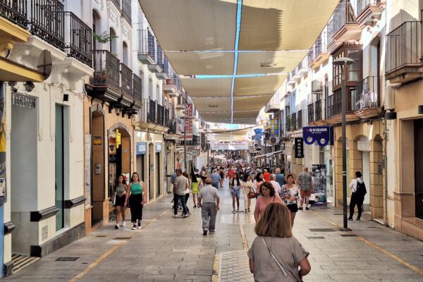 שדרת קניות ברחוב בספרד (צילום: אור גואטה)