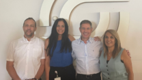 מימין לשמאל: יו"ר מרחב תל אביב בהסתדרות אורנה אבידן, מנכ"ל החברה איתן לב טוב, יו"ר ועד העובדים מיכל אלחלל אונפלוס, עו"ד גיא רוטנברג מהסתדרות המעו"ף (צילום: דוברות ההסתדרות)