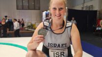 אילנה קרטיש עם מדליית הכסף באליפות אירופה בסומו (צילום: איגוד הסומו בישראל)