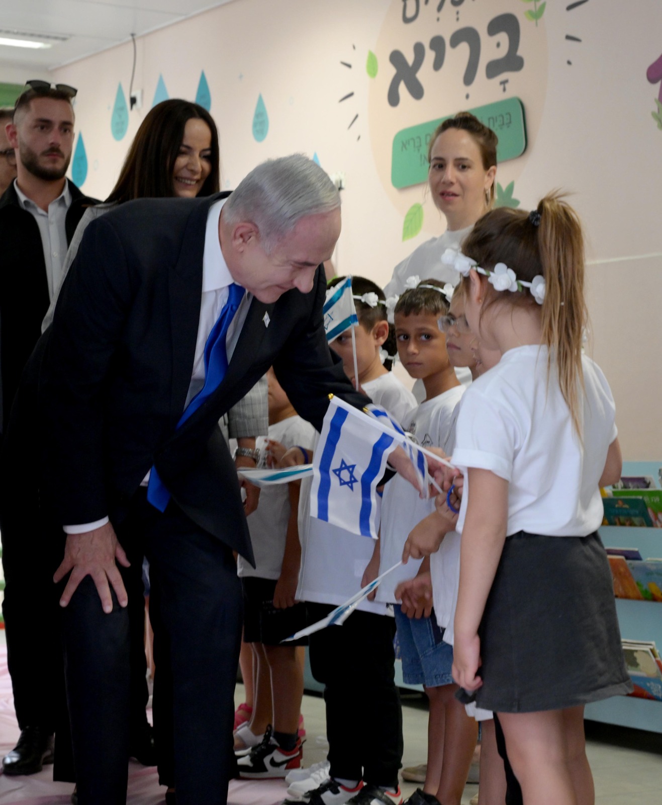 ראש הממשלה בנימין נתניהו בבית הספר אלמוג במעלה אדומים (צילום: אבי אוחיון/לע"מ)