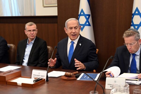 רה"מ נתניהו בישיבת צוות השרים לבחינת דרך הטיפול במסתננים מפרי חוק (צילום: חיים צח / לע״מ)