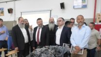 שר העבודה, יואב בן צור בביקור בבית ספר שבפיקוח משרד העבודה (צילום: דוברות משרד העבודה)