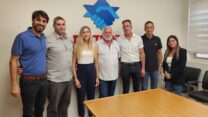 חתימה על הסכם קיבוצי בחברת ההיסעים "בון תור" (צילום: דוברות ההסתדרות)