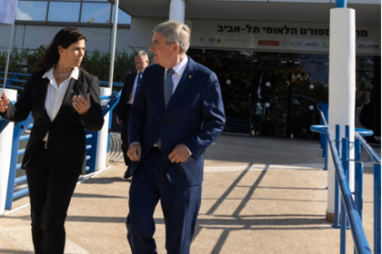 יעל ארד ונשיא הוועד האולימפי הבינלאומי תומאס באך, בביקורו בישראל (צילום: באדיבות הוועד האולימפי בישראל)