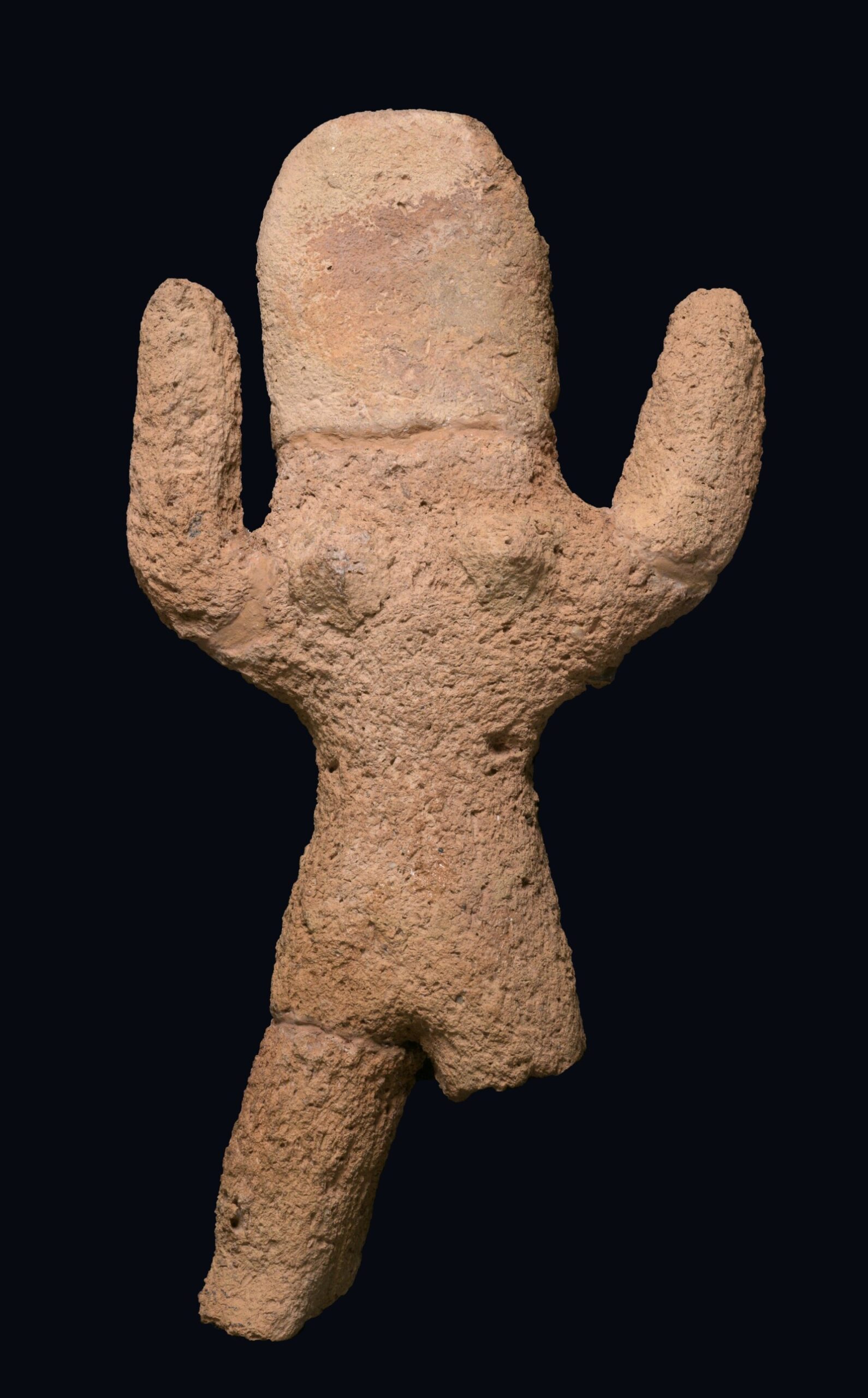צלמית, פסלון של אישה. חפץ שלפי המחקר שימש לטקסים מאגיים ( צילום: קלרה עמית, רשות העתיקות)