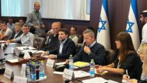שר האוצר בצלאל סמוטריץ' בפתח ישיבת הקבינט הכלכלי חברתי (צילום: משרד האוצר)