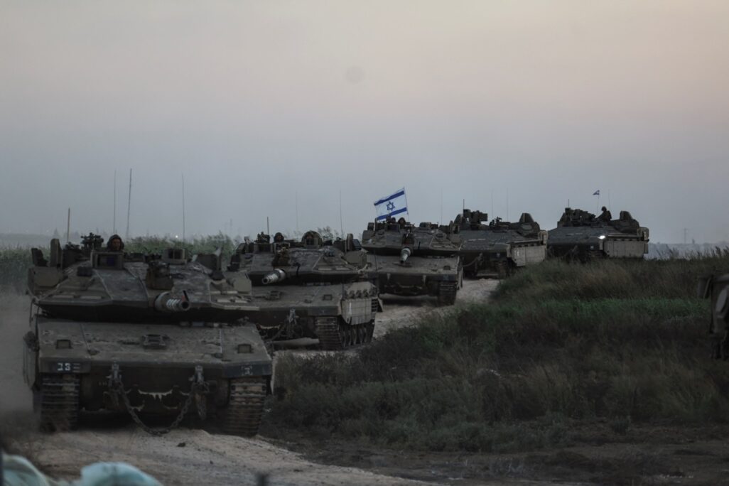 טנקים של צה״ל על גבול רצועת עזה (צילום: REUTERS/Ronen Zvulun)