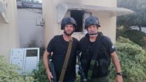 אמרי בונים (משמאל) חבר כיתת הכוננות בקיבוץ רעים, והרבש"ץ הראל אורן