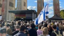 הפגנת תמכיה בישראל בשער ברנדבורג בברלין (צילום: מתוך רשתות חברתיות, שימוש לפי סעיף 27א' לחוק זכויות יוצרים)