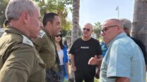 יו"ר ההסתדרות, ארנון בר-דוד בביקור עובדים בגליל המערבי (צילום: דוברות ההסתדרות)