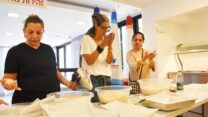 טקס הפרשת חלה של מפונות מאשקלון (צילום: הדס יום טוב)