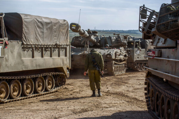 כוחות שריון בפעילות בצפון (צילום: אייל מרגולין/פלאש90)