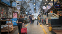 שוק מחנה יהודה ריק במהלך חרבות ברזל (צילום: נועם ריבקין פנטון/פלאש90)