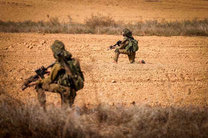 חיילי צה"ל סמוך לגבול ישראל-עזה (צילום חיים גולדברג/פלאש90)