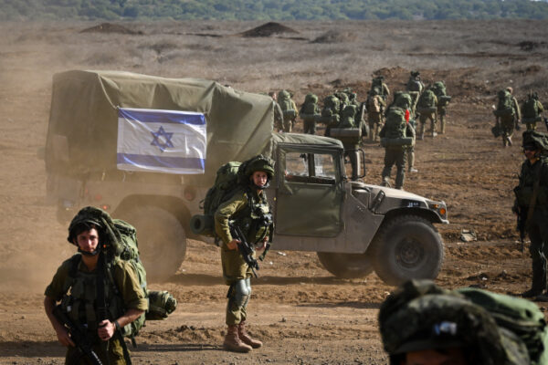 חיילי מילואים מתאמנים בתרגיל צבאי ברמת הגולן (צילום: מיכאל גלעדי/פלאש90)