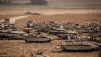 טנקים ישראלים על גבול רצועת עזה (צילום: יונתן זינדל/ פלאש90)