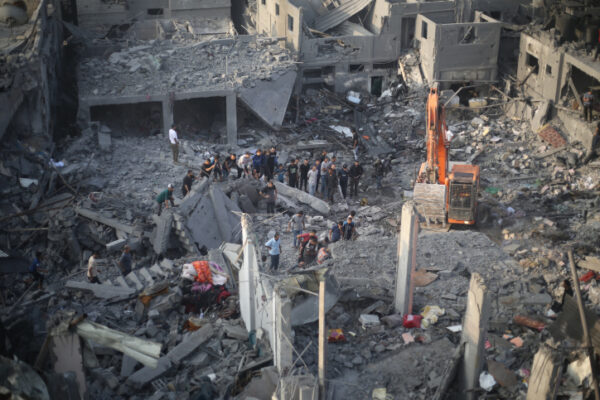 הרס בחאן יונס לאחר תקיפות צה"ל (צילום: עטיה מוחמד/פלאש 90)