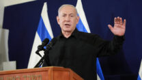 ראש הממשלה בנימין נתניהו במסיבת עיתונאים משותפת עם שר הביטחון יואב גלנט והשר בני גנץ (צילום: דנה קופל/POOL)