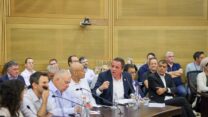 רועי כהן בוועדת הכספים בנושא המתווה לעסקים במלחמה (צילום: נעם מושקוביץ, דוברות הכנסת)