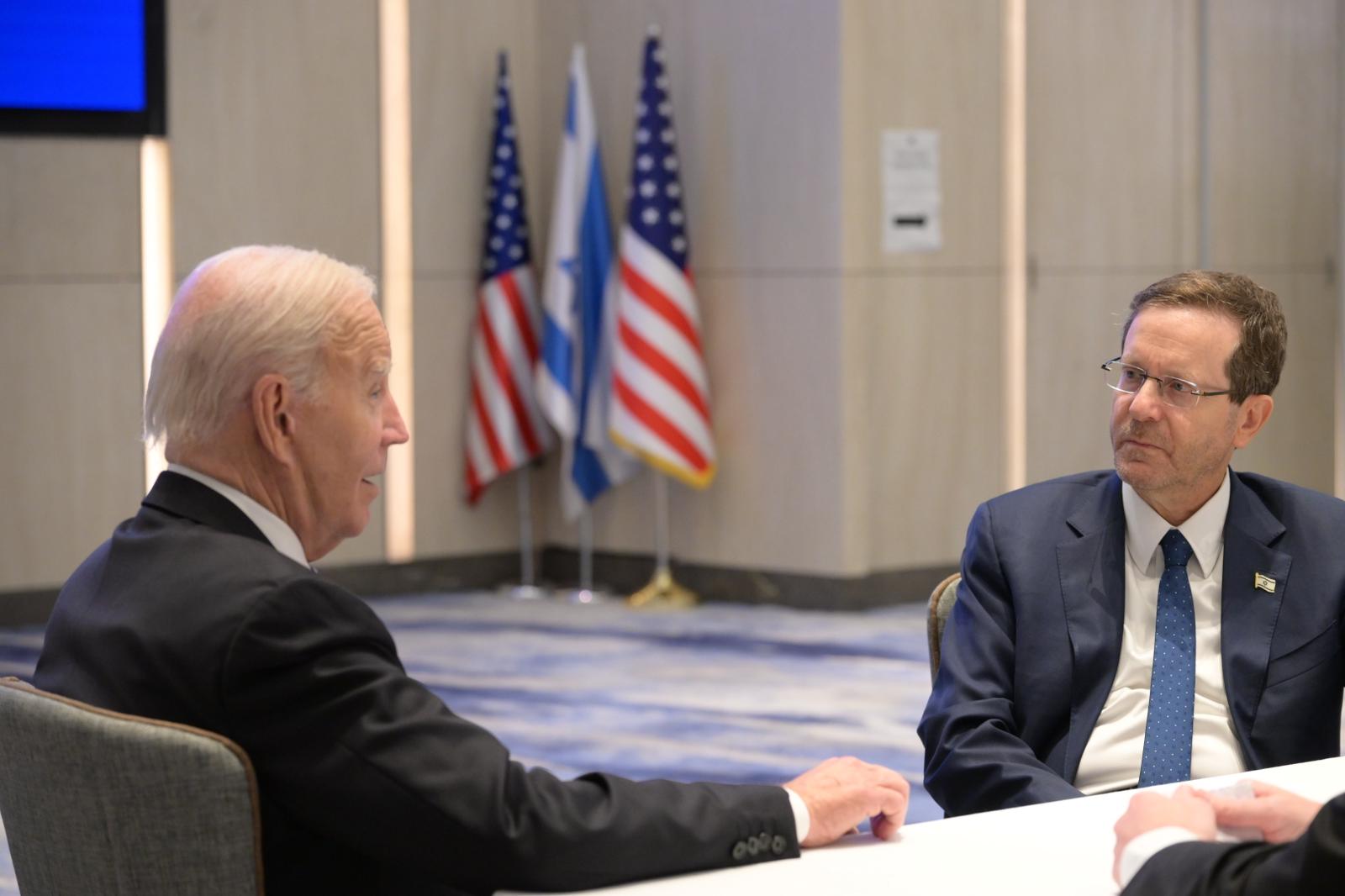 הנשיא הרצוג נפגש עם נשיא ארה&quot;ב ג'ו ביידן בתל אביב ( צילום: עמוס בן גרשום / לע״מ)