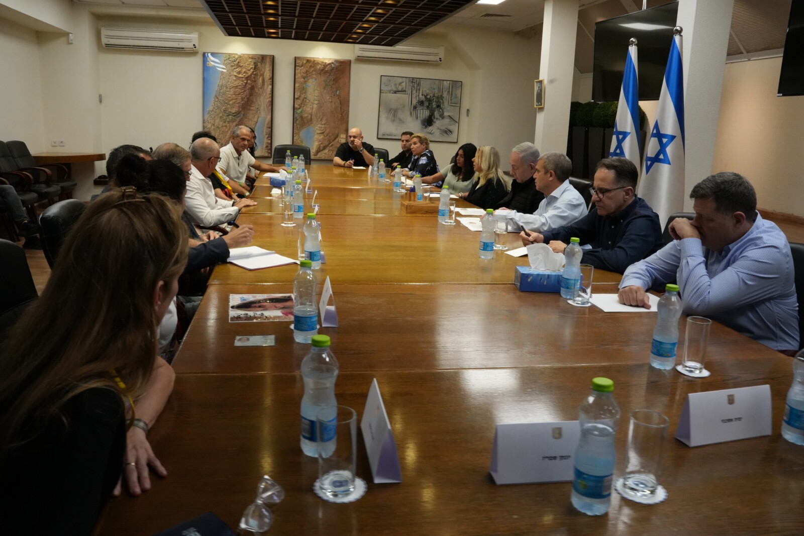 ראש הממשלה בנימין נתניהו במפגש עם נציגי משפחות החטופים (צילום: לע"מ)