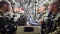 מפקד אוגדה 162 בהערכת מצב בתוך רצועת עזה (צילום: דובר צה"ל)