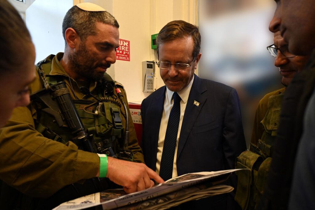הנשיא הרצוג מבקר בשדרות (צילם: חיים צח, לע"מ) הנשיא הרצוג מבקר בשדרות (צילם: חיים צח, לע"מ)