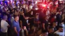 יהודים בכניסה למכללת נתניה בדרישה "להעיף סטודנטים ערבים" מהמכללה (צילום: רשתות חברתיות, סעיף 27א' לחוק זכויות יוצרים)