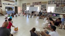 פעילות תיפוף בעין יהב (צילום: תנועת דרור ישראל)