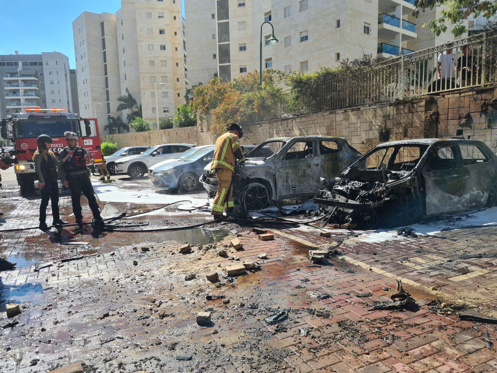 נזק מפגיעת רקטה באשקלון (צילום: כבאות והצלה)