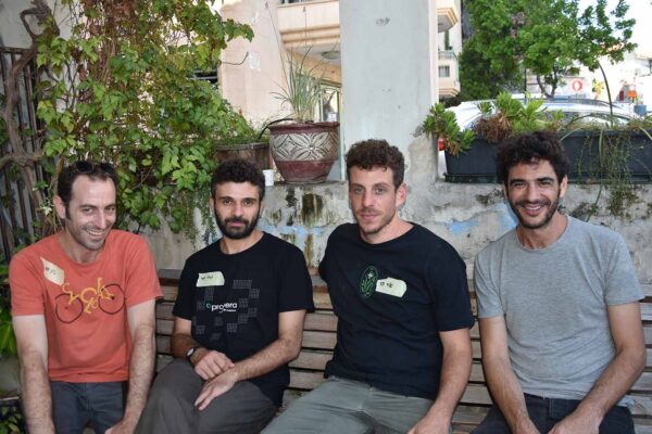 מימין לשמאל: אלעד דגן, אור קרמר, מדי עאמר וטל סוחמי. "זה דבר מאוד בסיסי, זה ממש מוזר שהמדינה לא דואגת לזה. הצורך הזה עדיין קיים" (צילום: הדס יום טוב)