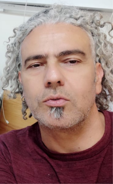 שי קונפורטי. "התלמידים משחקים עם ילדים מהדרום, מחלקים אוכל לחיילים, כל מה שצריך" (צילום: אלבום פרטי)