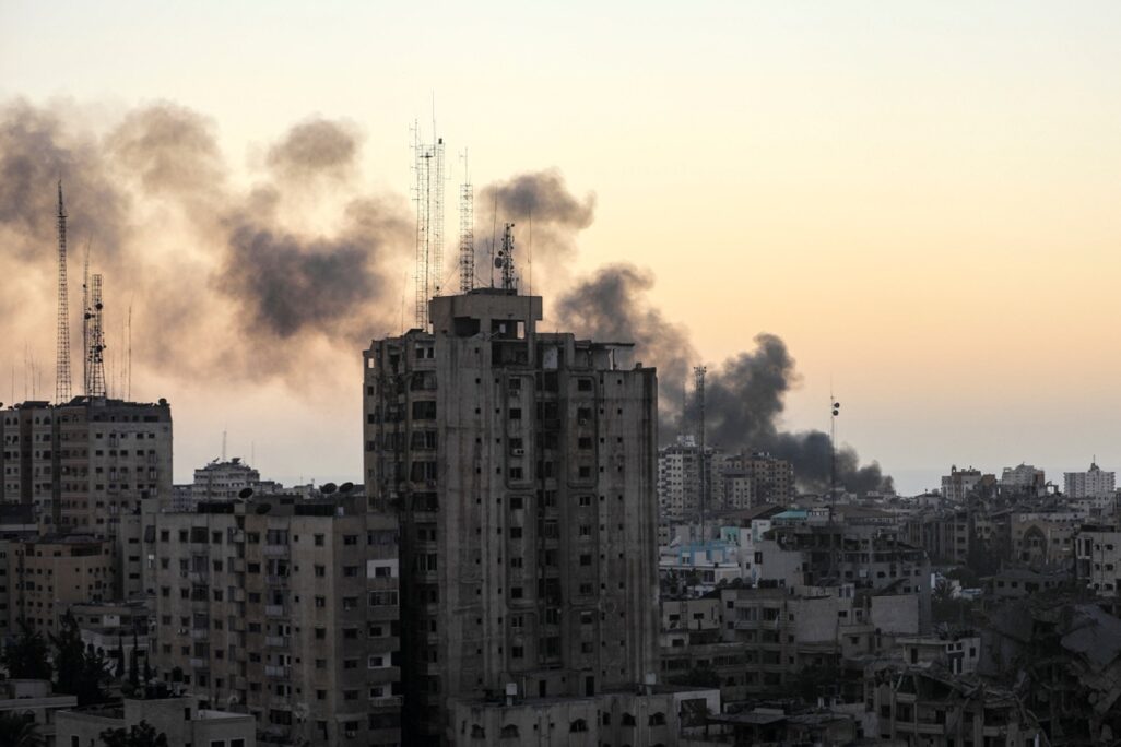 תקיפות של צה״ל בלב העיר עזה (צילום: REUTERS/Mohammed Al-Masri) תקיפות של צה״ל בלב העיר עזה (צילום: REUTERS/Mohammed Al-Masri)