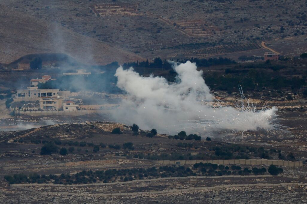 עשן בגבול ישראל לבנון, עקב חילופי אש בין ישראל לחיזבאללה (צילום: REUTERS/Evelyn Hockstein)
