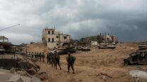 חיילים וכלים משוריינים של צה״ל ברצועת עזה (צילום: דובר צה״ל, דרך רויטרס)