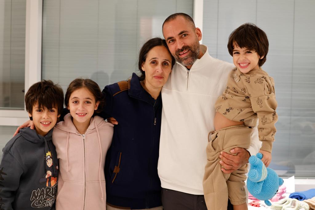המפגש הראשון עם אבא אביחי (צילום: דוברות מרכז שניידר)