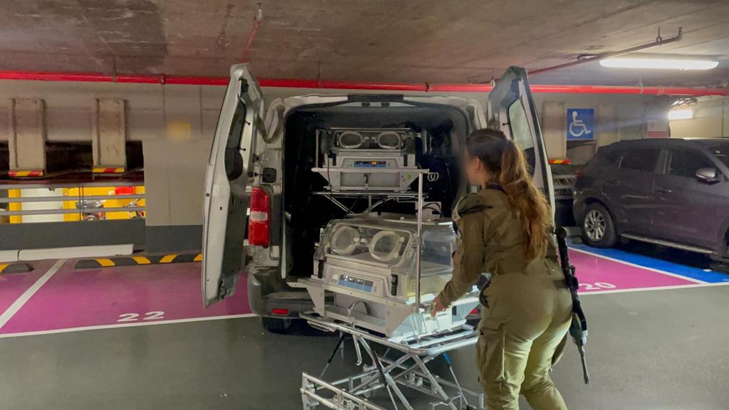 הכנת האינקובטורים (צילום: דובר צה"ל)