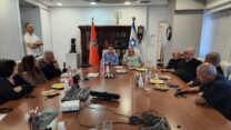 יו"ר ההסתדרות ארנון בר-דוד במשרדי עיריית ראשון לציון (צילום: דוברות ההסתדרות)
