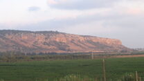 הרי הכרמל, מבט ממערב מכיוון קיבוץ מעגן מיכאל (צילום: Chadner / Wikimedia commons)
